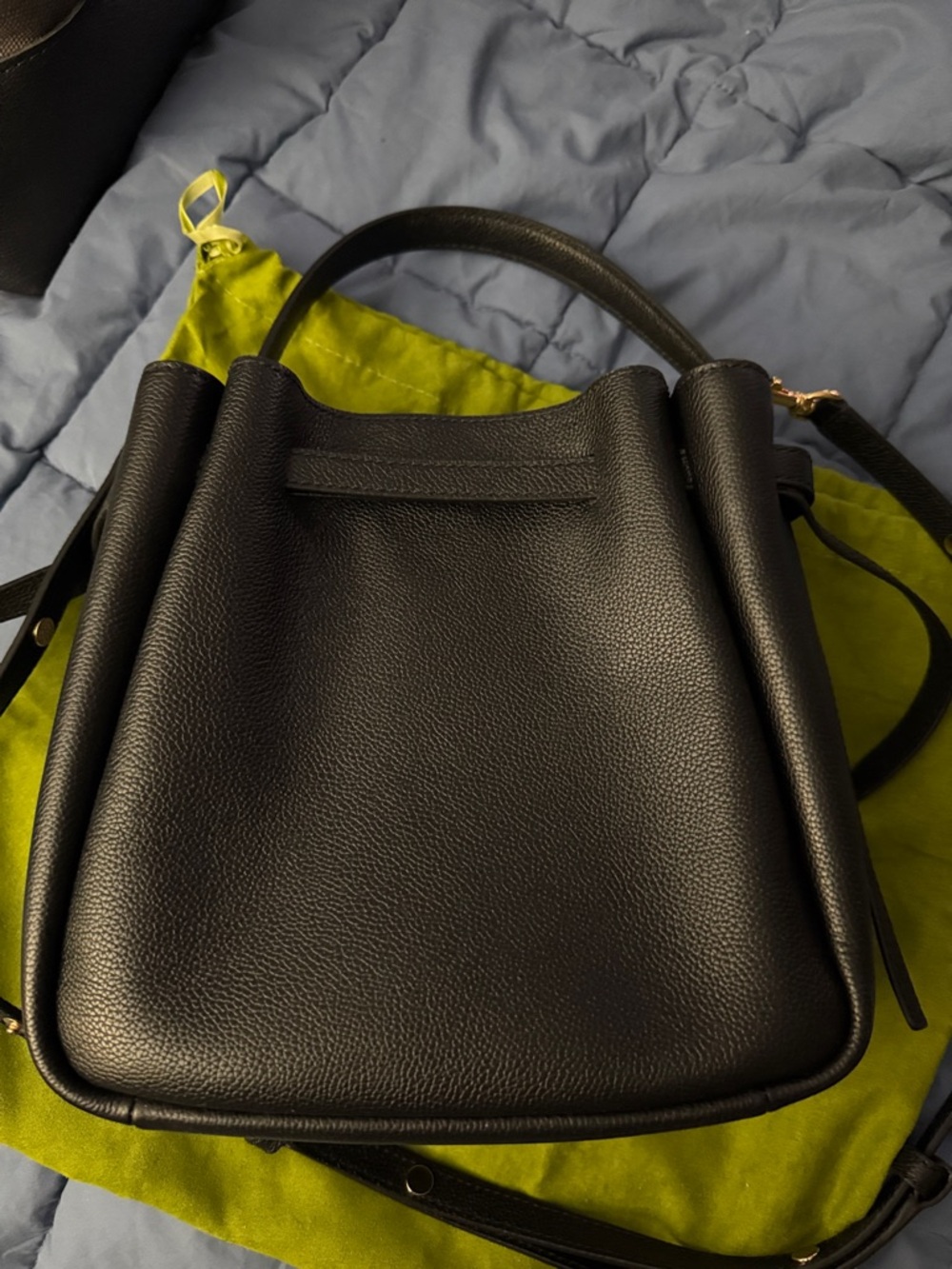 Tory Burch Black pebbled leather ROMY bucket bag - Picture 4 of 4